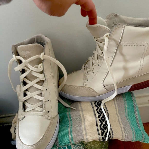 Sorel Shoes - Sorel Boots Cream Color Size 8.5 only worn twice.  Really comfortable and cute.